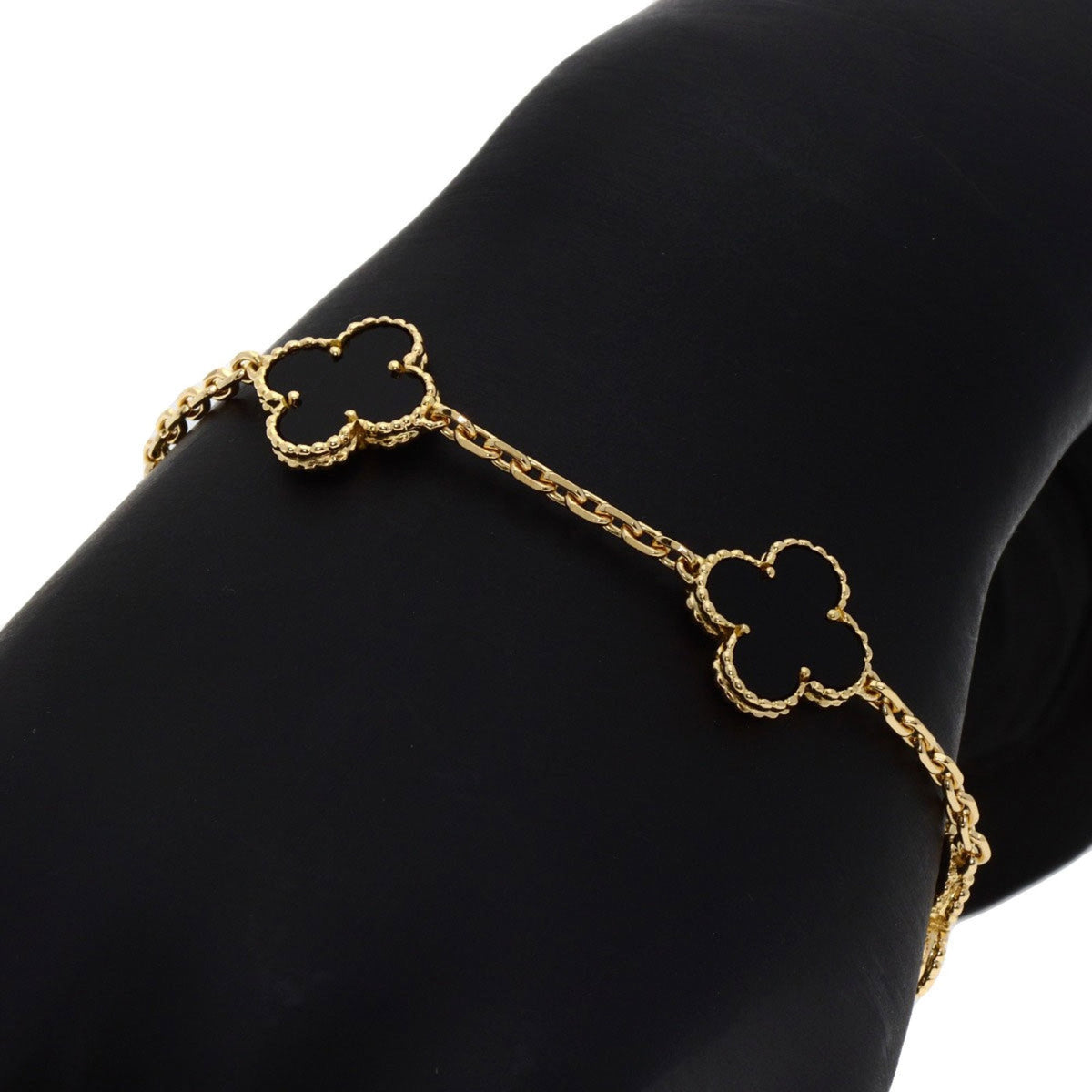 Midnight Clover Stainless Steel Bracelet – A Statement of Elegance