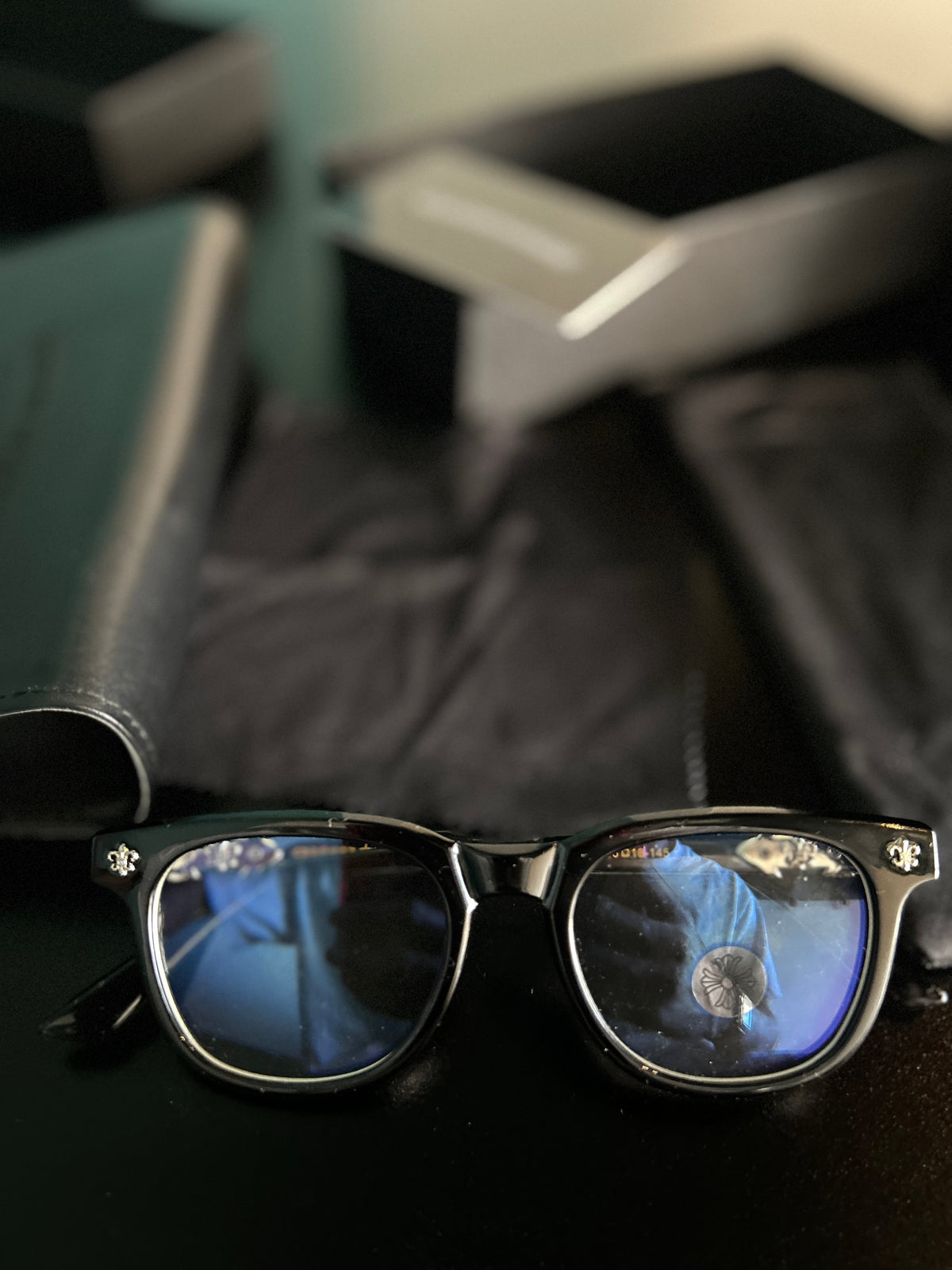 Chrome heart glasses - black & silver badges